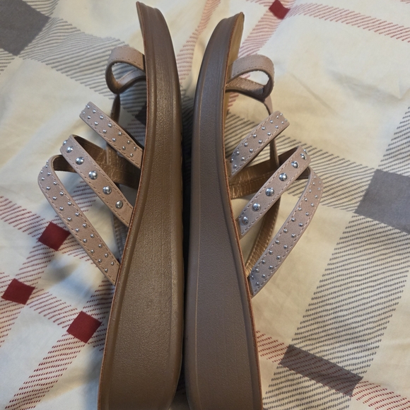 💖Aerosoles Women's Tan Sandals - Picture 2 of 4
